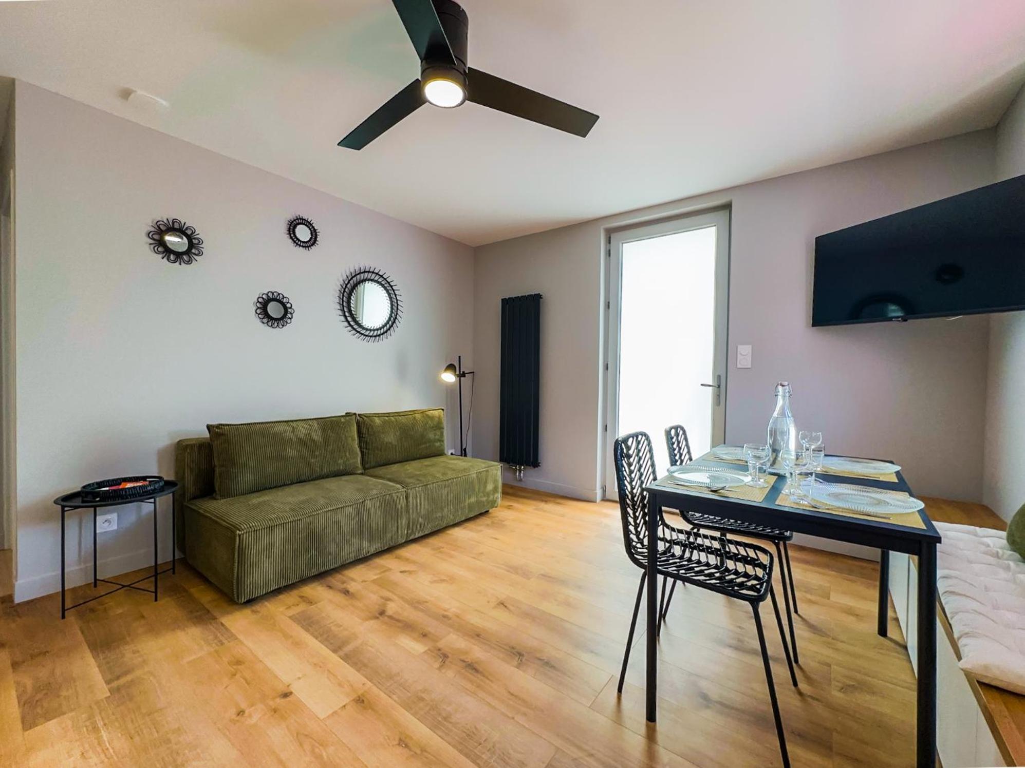 Serenity Suite Vénissieux Zewnętrze zdjęcie
