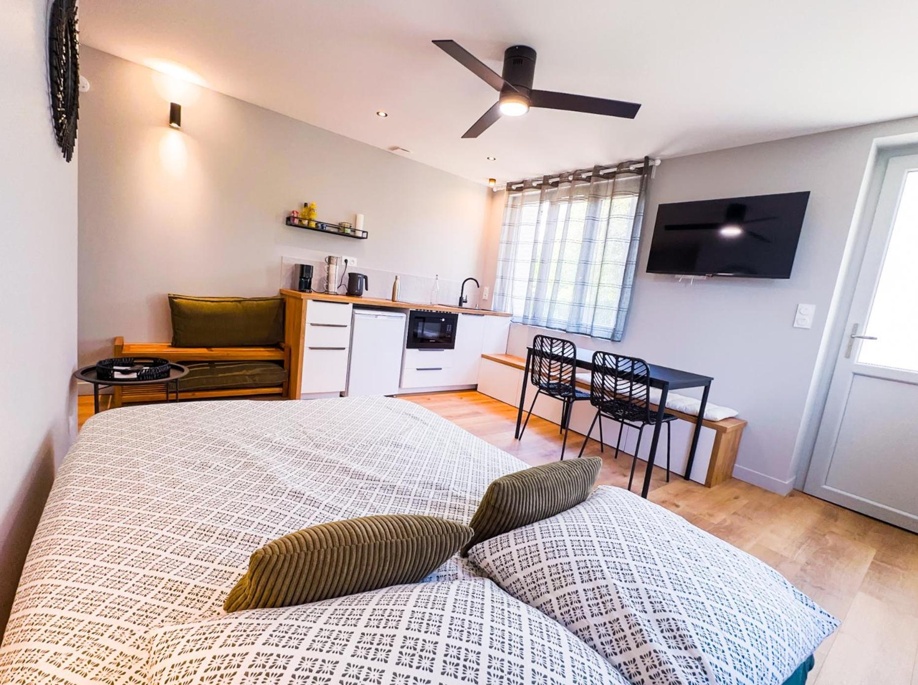Serenity Suite Vénissieux Zewnętrze zdjęcie